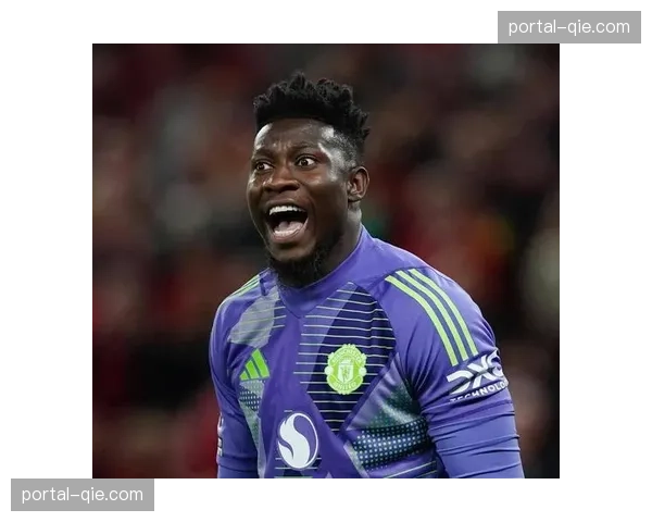 “半场战报：维拉0-0曼联，主队左路攻势占优完成8次传中，曼联门将奥纳纳贡献三次关键击球”