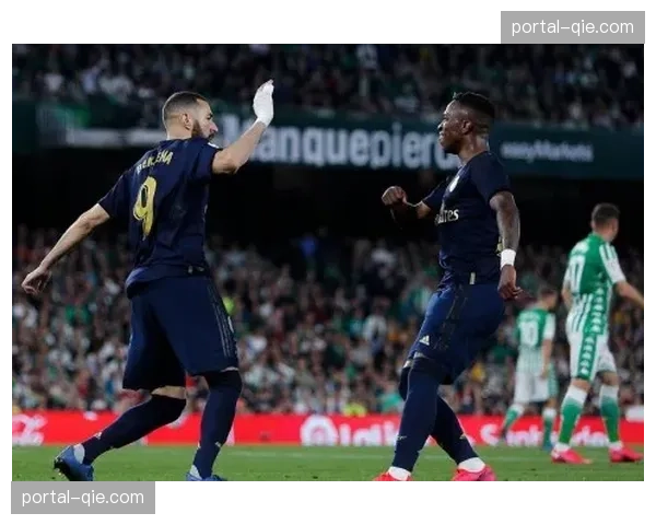 “分析师视角：为何高大中卫在当今英超定位球战术中价值激增”