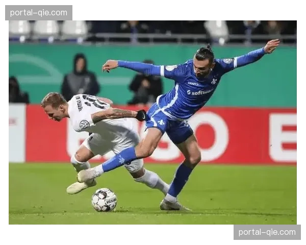 “为球迷而战”:保级队达姆施塔特在主场拿到关键一分 “为球迷而战”:保级队达姆施塔特在主场拿到关键一分