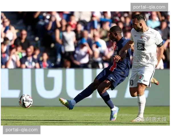 法甲第28轮：巴黎圣日耳曼4-0大胜里昂，拉莫斯上演帽子戏法