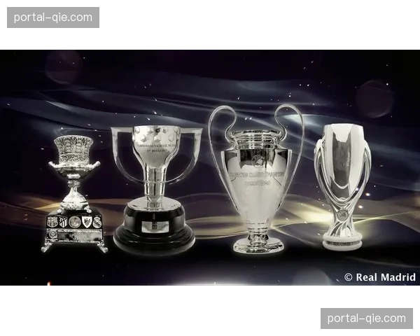 欧冠主题展览在伦敦开幕,展出历届决赛用球与奖杯复制品 欧冠主题展览在伦敦开幕,展出历届决赛用球与奖杯复制品